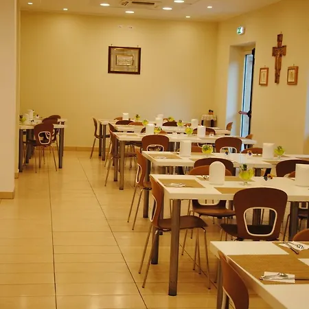 Madre Chiara Domus 招待所