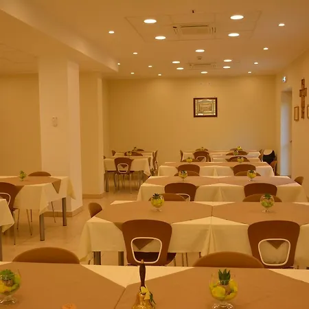 Madre Chiara Domus 3* Rome